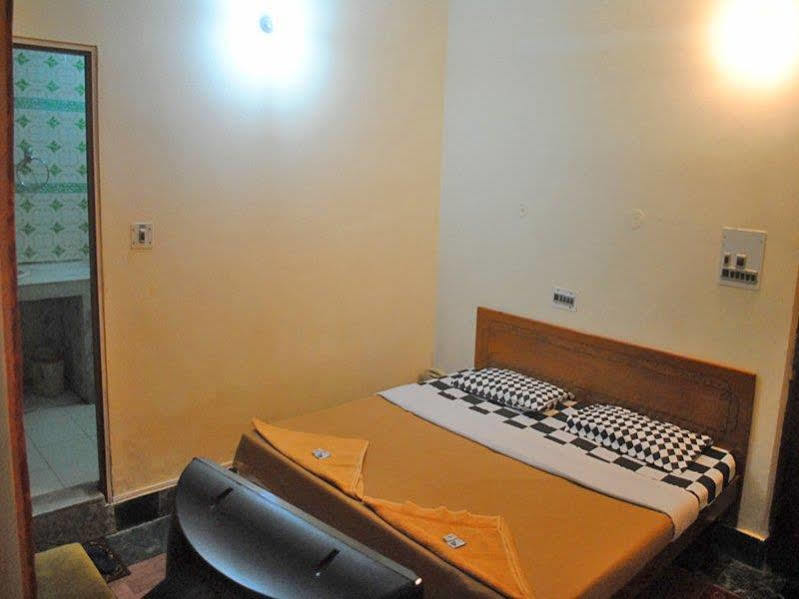 דרמסאלה Hotel Varuni Mcleodganj מראה חיצוני תמונה