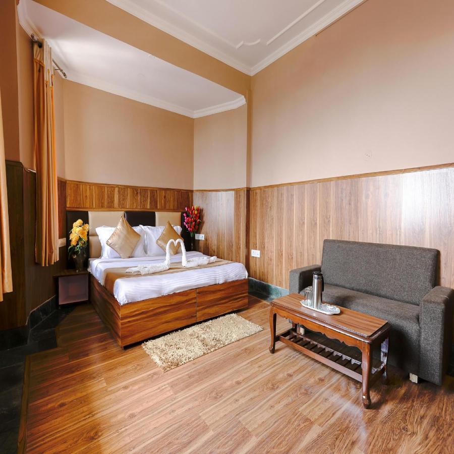 דרמסאלה Hotel Varuni Mcleodganj מראה חיצוני תמונה
