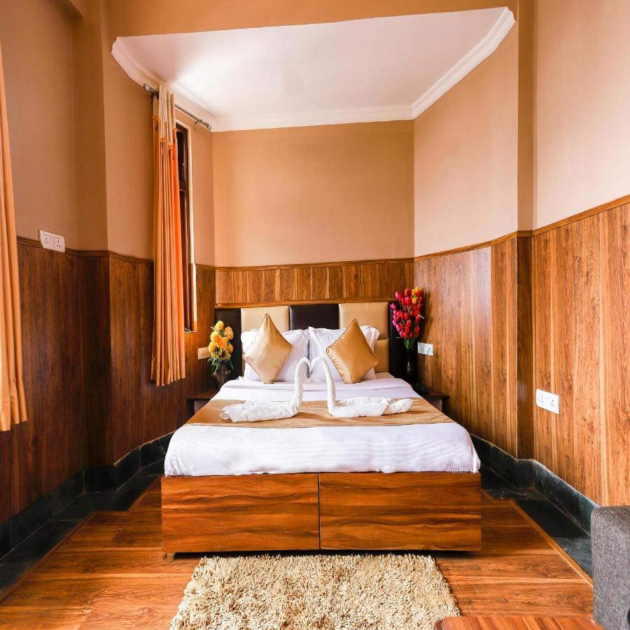 דרמסאלה Hotel Varuni Mcleodganj מראה חיצוני תמונה