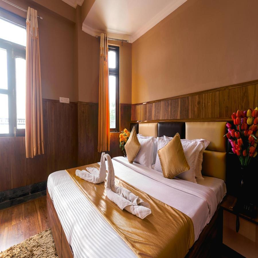 דרמסאלה Hotel Varuni Mcleodganj מראה חיצוני תמונה