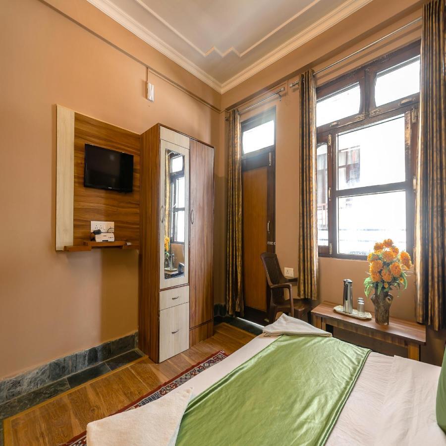 דרמסאלה Hotel Varuni Mcleodganj מראה חיצוני תמונה