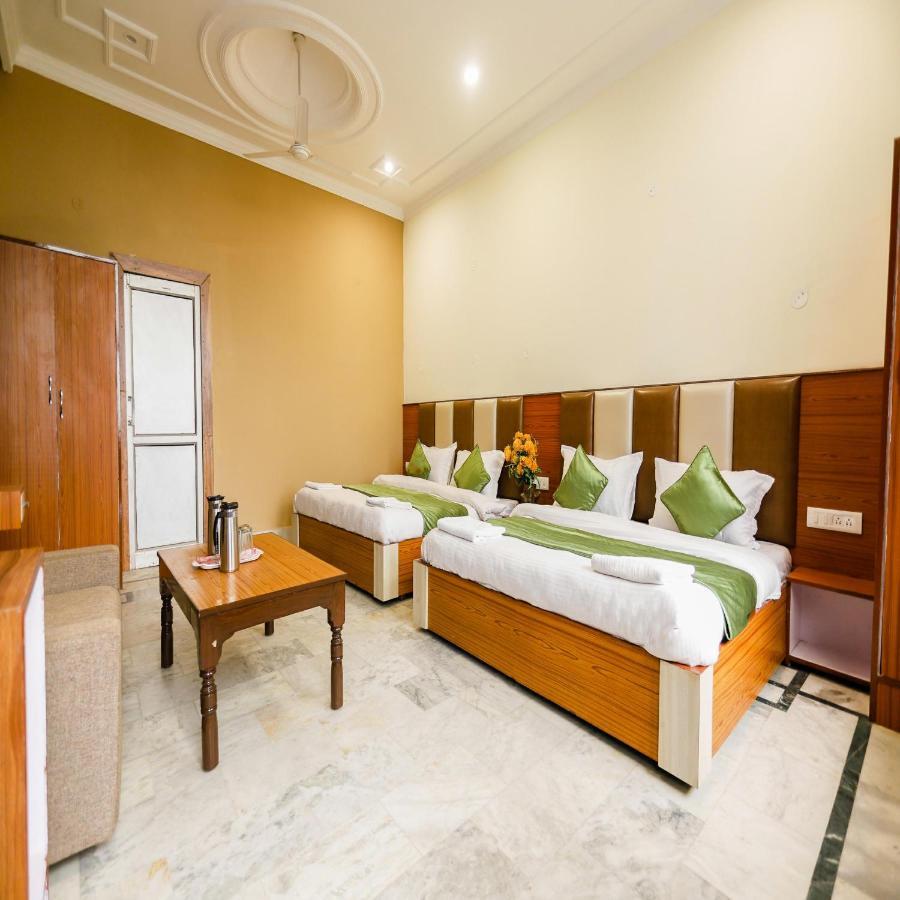 דרמסאלה Hotel Varuni Mcleodganj מראה חיצוני תמונה